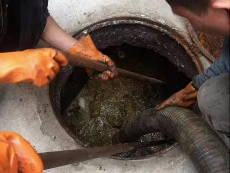 南朗镇清理化粪池时如何避免沼气的危害？